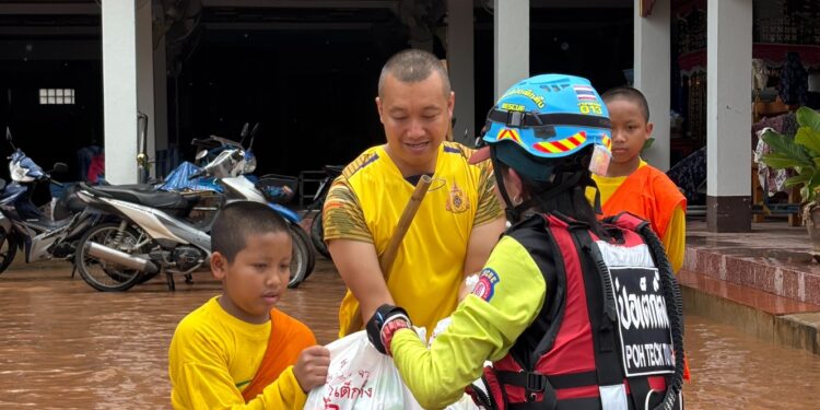 มูลนิธิปอเต๊กตึ้ง ลงพื้นที่ช่วยเหลือผู้ประสบภัยน้ำท่วม จ.น่าน