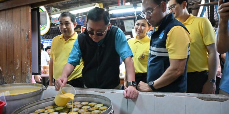 พาณิชย์ หนุนเศรษฐกิจฐานราก ลงพื้นที่ตลาดดอนหวาย ติดตามสถานการณ์การจำหน่ายสินค้า – ชวนประชาชนเที่ยว “ตลาดต้องชม” ทั่วประเทศ