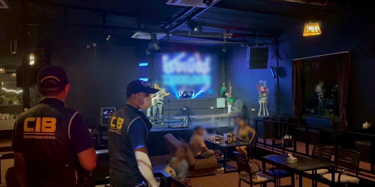 ตำรวจสอบสวนกลาง (CIB) บุกรวบสถานประกอบการชื่อดังเมืองอุบลฯ  ลอบเปิดสถานบริการเถื่อน จัดเด็กนั่งดริงก์โดยไม่มีใบอนุญาต