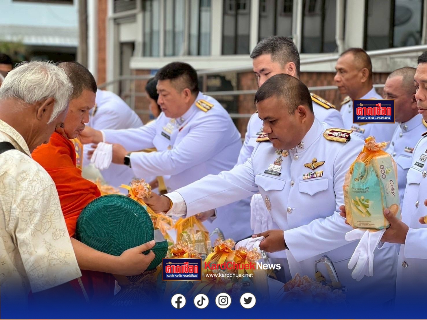 สน.เพชรเกษม ร่วมทำบุญตักบาตร และพิธีลงนามถวายพระพร พระบาทสมเด็จพระเจ้าอยู่หัว เนื่องในโอกาสวันเฉลิมพระชนมพรรษา