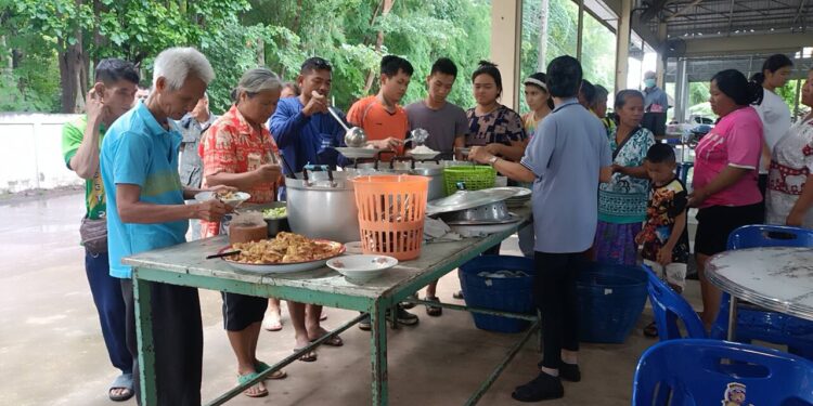 พี่น้องชาวสระแก้วที่อพยพหนีภัยการสู้รบเปลี่ยนใจไม่กลับบ้านมั่นใจเขมรพลิกลิ้น ไม่เชื่อเขมรหยุดยิงจริง หลังกองทัพบกแจ้งฝ่ายกัมพูชาได้มีการใช้อาวุธโจมตีเข้ามาในเขตแดนของประเทศไทยอยู่หลายจุด ละเมิดข้อตกลง “หยุดยิง” อย่างจงใจ เจตนาหลังมีการเจรจาแก้ไขความขัดแย้งชายแดนไทย-กัมพูชาที่ประเทศมาเลเซีย