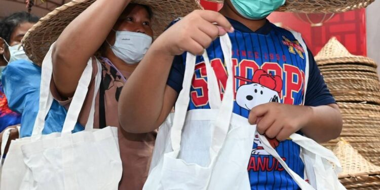 มูลนิธิป่อเต็กตึ๊ง   ขอเชิญชวนผู้มีจิตศรัทธาร่วมงานมหาบุญ มหากุศลครั้งยิ่งใหญ่   ในประเพณีทิ้งกระจาด ประจำปี 2568″