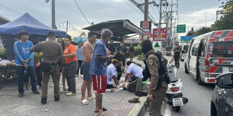 ตร.บางแก้ว เร่งล่ามือปืนดักยิงอดีตนักศึกษาชื่อดังย่านปทุมวัน บาดเจ็บ คาดฝีมือสถาบันคู่อริใกล้วันสถาปนา 