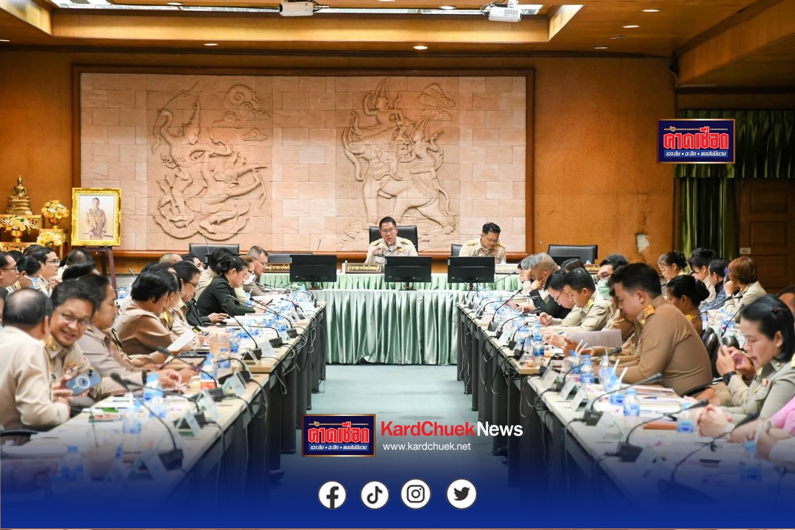 นายธวัชชัย ศรีทอง ผู้ว่าราชการจังหวัดชลบุรีเป็นประธานมอบโล่และเกียรติบัตรแก่บุคคลและหน่วยงานดีเด่นในหลายด้าน ได้แก่ มอบเกียรติบัตรแก่ผู้ได้รับคัดเลือกเป็น อาสาสมัครท้องถิ่นรักษ์โลก ดีเด่นระดับจังหวัด ตามโครงการประกวดอาสาสมัครท้องถิ่นรักษ์โลก ดีเด่นแห่งชาติ