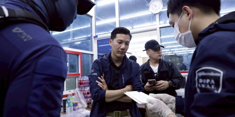 บิ๊กอ้วนเอาจริง สั่งจัดระเบียบสังคมทันที หลังรับตำแหน่ง มท.1 ประเดิมงานแรก สั่งปฏิบัติการพิเศษปกครองบุกทลายบ่อนพนันกลางกรุง หลังมีประชาชนร้องเรียน พบเจ้ามือเป็นชาวกัมพูชา!