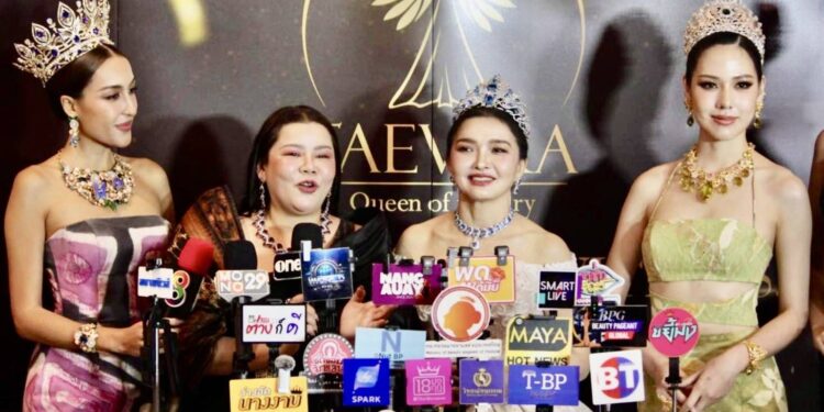 ความงดงามตระการตา “อัญมณีไทย” ผสานกับพลังแห่ง “วัฒนธรรมสร้างสรรค์”เพื่อเปล่งประกายในตลาดโลกอย่างสง่างาม TAEVIKA Jewelry x SPLASH – Soft Power Forum 2025 เมื่อวันที่ 9 ก.ค.68 เวลา 15.00น.พิธีเปิดงาน “อัญมณีเทวีบูรพา ” หรือ The gemstone from angle eastern soft power of Thailand