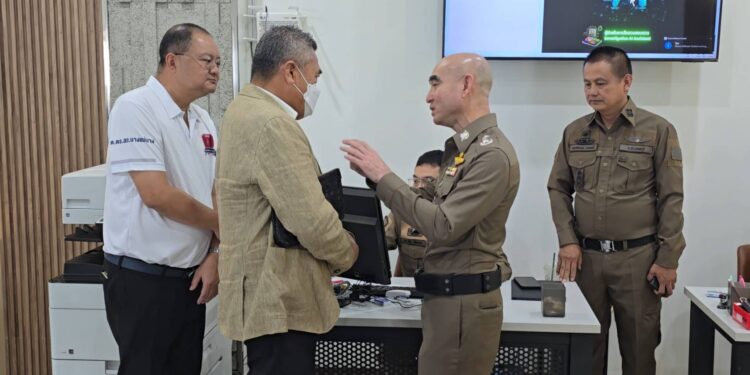 นนทบุรี ตำรวจภูธรจังหวัดนนทบุรีจัดพิธีเปิดศูนย์รับแจ้งความและบริหารจัดการคดีอาชญากรรมทางเทคโนโลยีแห่งแรก เพิ่มความสะดวก รวดเร็ว ให้แก่ประชาชน