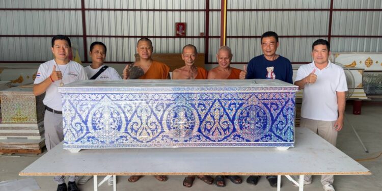 นนทบุรี พระธรรม “ทำ” ของแท้! เจ้าอาวาสวัดยางป่า เปิดโกดังทำโลงศพเอง แจกฟรีช่วยญาติโยมด้วยใจไม่เลือกฐานะ