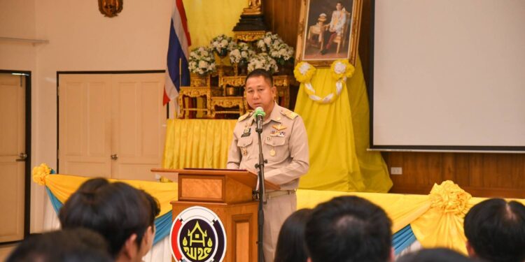 ผู้ว่าฯ ชลบุรี ปิดอบรม “ครูสอนประวัติศาสตร์ชาติไทย” รุ่น 2 ย้ำจิตสำนึกรักชาติ ศาสน์ กษัตริย์