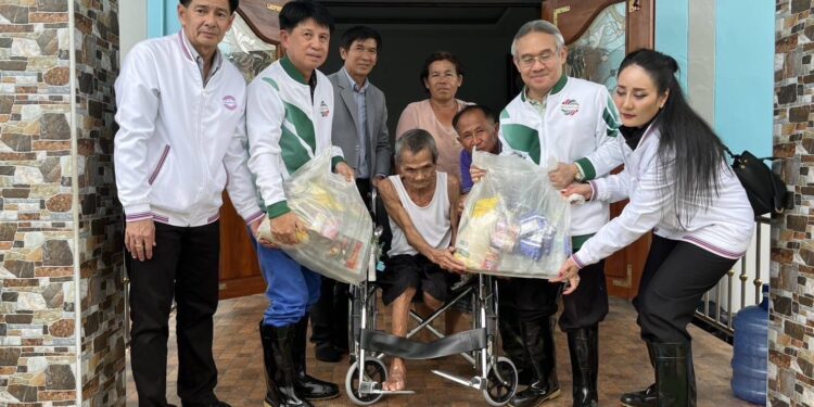 พรรคพลังประชารัฐ นำโดย นายสุรเดช ยะสวัสดิ์ รองหัวหน้าพรรค พร้อมด้วยคณะตัวแทน ลงพื้นที่ตำบลแม่เปา อำเภอพญาเม็งราย จังหวัดเชียงราย