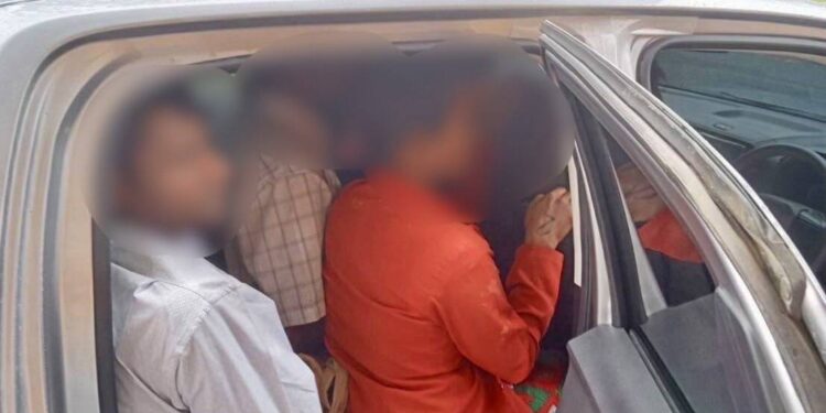 รวบแก๊งค้ามนุษย์ขนแรงงานเถื่อน 10 ราย ซุกกระบะเต็มคัน