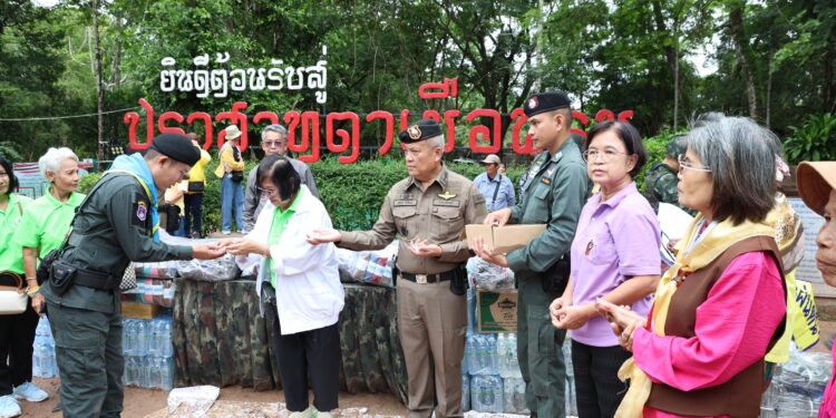 ธารน้ำใจจากชาวปราจีนฯ สู่เจ้าหน้าที่แนวชายแดนไทย–กัมพูชา