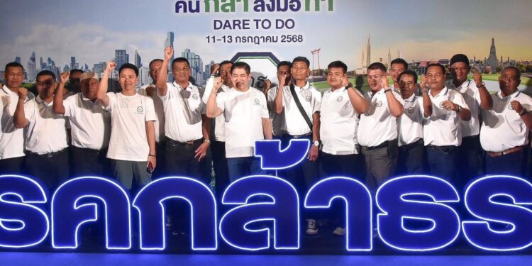 “ธรรมนัส” ประกาศผมคือคนบ้า กล้าทำ กล้าคิด ลั่น สมัยหน้าต้องมี สส. 70 คน กร้าวทุบเพชรบูรณ์ฝาก สันติ อย่าคิดว่าไม่กล้า เย้ย พปชร.เก่า มีเป็นร้อยพอย้ายตึกเหลือไม่ถึง 20 ซัดพังงาถล่มแน่ ยังขอเงินผมอยู่เลย