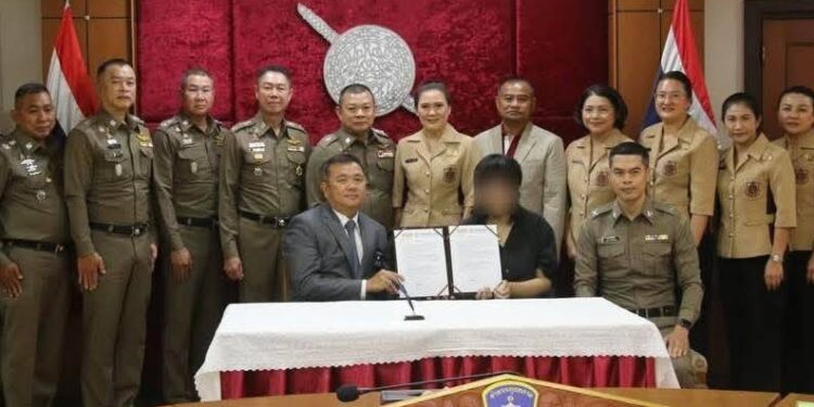 “ครอบครัวตำรวจ เราไม่ทิ้งกัน” รอง ผบ.ตร. พร้อมอุปนายกสมาคมแม่บ้านตำรวจ สร้างอาชีพให้ลูกตำรวจกลุ่มเด็กพิเศษอย่างยั่งยืน ขอบคุณภาคเอกชนให้การสนับสนุน