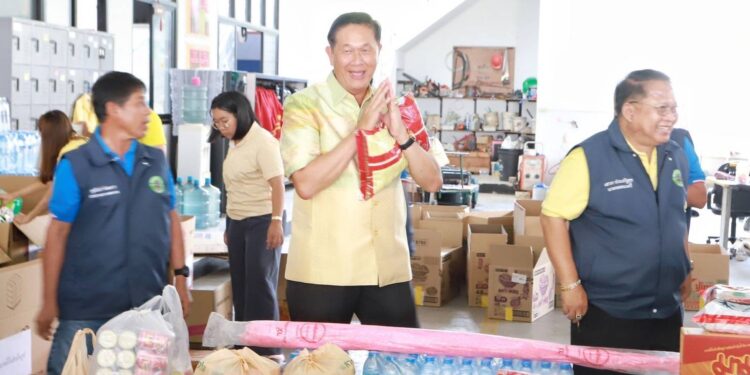 ปทุมธานี ธารน้ำใจหลั่งไหล เทศบาลเมืองบางกระดี ระดมอาหารข้าวของเครื่องใช้ส่งถึงทหารหาญและชาวบ้านชายแดน