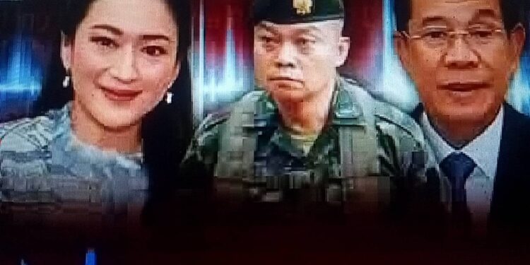 อดีต ผอ.ร้องเพลงสะท้อนการเมือง “เล่ห์เหลี่ยมคุณลุง”ย้อนคลิปหลุดระหว่างนางสาวแพทองธาร ชินวัตร นายกรัฐมนตรี กับ สมเด็จฮุนเซนประธานวุฒิสภา กัมพูชา สู่สาธารณชน แสดงทรรศนะ “อุ๊งอิ๊งค์”นายกรัฐมนตรีต้องแสดงสปริตทางการเมืองเพื่อแสดงความรับผิดชอบ ด้วยการลาออก จะดูสง่างามที่สุด