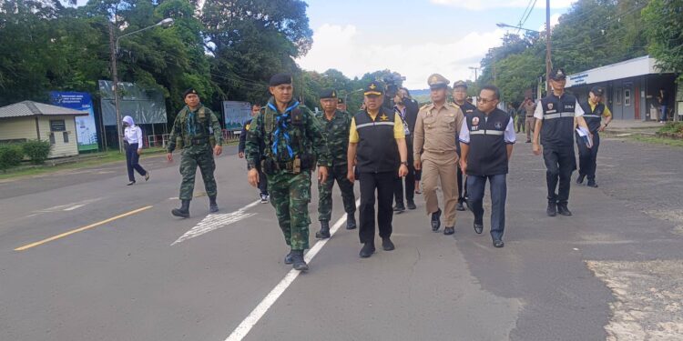 ศรีสะเกษรัฐมนตรีช่วยว่าการกระทรวงกลาโหม ลงพื้นที่ตรวจเยี่ยมด่านชายแดนช่องสะงำ