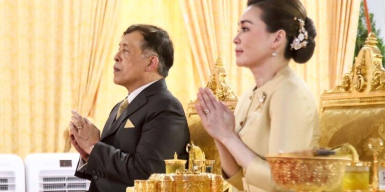 อำนาจเจริญในหลวง-พระราชินี ทรงเปิดป้ายชื่ออุโบสถกลางน้ำ “ทศมราชบพิตรปุณฑริกาคารสีมา” และถวายพระพุทธนวราชบพิตร  วัดป่านาโสกฮัง