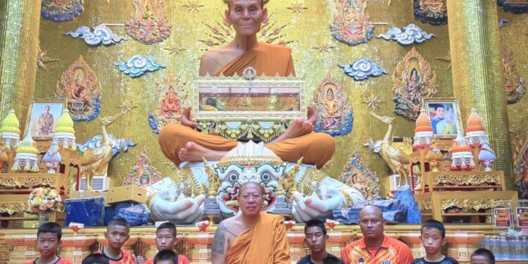 นครปฐมหลวงพี่น้ำฝน มอบ 20,000 บาท สนับสนุนโจโจ้มวยไทยยิม ส่งเสริมเยาวชน สืบสาน สร้างมวยไทยเป็นหนึ่งเวทีโลก