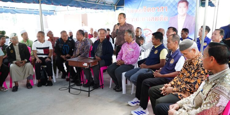 ยะลา – ที่ปรึกษารัฐมนตรีว่าการกระทรวงยุติธรรม ลงพื้นที่จังหวัดยะลา ติดตามปฏิบัติการ 120 วัน วาระพืชกระท่อมในทางที่ผิดในพื้นที่จังหวัดชายแดนภาคใต้ เปิดเวทีประชาชนจิตอาสา รับฟังปัญหา แนวทางการแก้ไขปัญหายาเสพติดในชุมชน