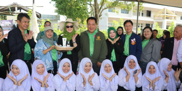 “ทวี สอดส่อง” เปิดงานเกษตรแฟร์ แม่ลาน ปัตตานี หนุนจัดประกวดนกเขาชวาโลกในไทย