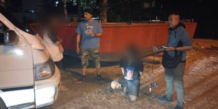 รวบพ่อเลี้ยงหื่นปืนจี้ข่มขืนครูสาวลูกเลี้ยงตัวเอง ก่อนหนี  ลงใต้แอบนอนในรถ ค่ำไหนนอนนั่น ร่วม 2 เดือน