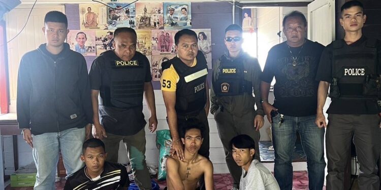 ปทุมธานี ตร.ปิดจ๊อบรวบแล้วยกแก๊งสวมไอ้โม่งยิงโจ๋ 17 ปีเสียชีวิตบิดปล้นปืน