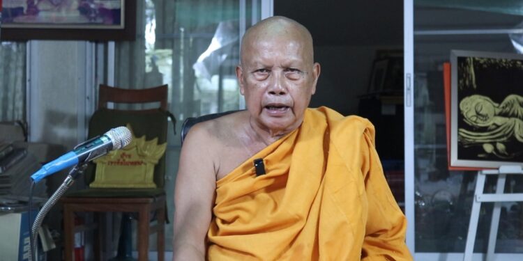 นนทบุรี พระพยอมให้กำลังใจทหาร เตือนคนไทย อย่าทำร้ายชาวกัมพูชา ย้ำวิกฤตชายแดนต้องใช้สติ ไม่ซ้ำเติมความทุกข์