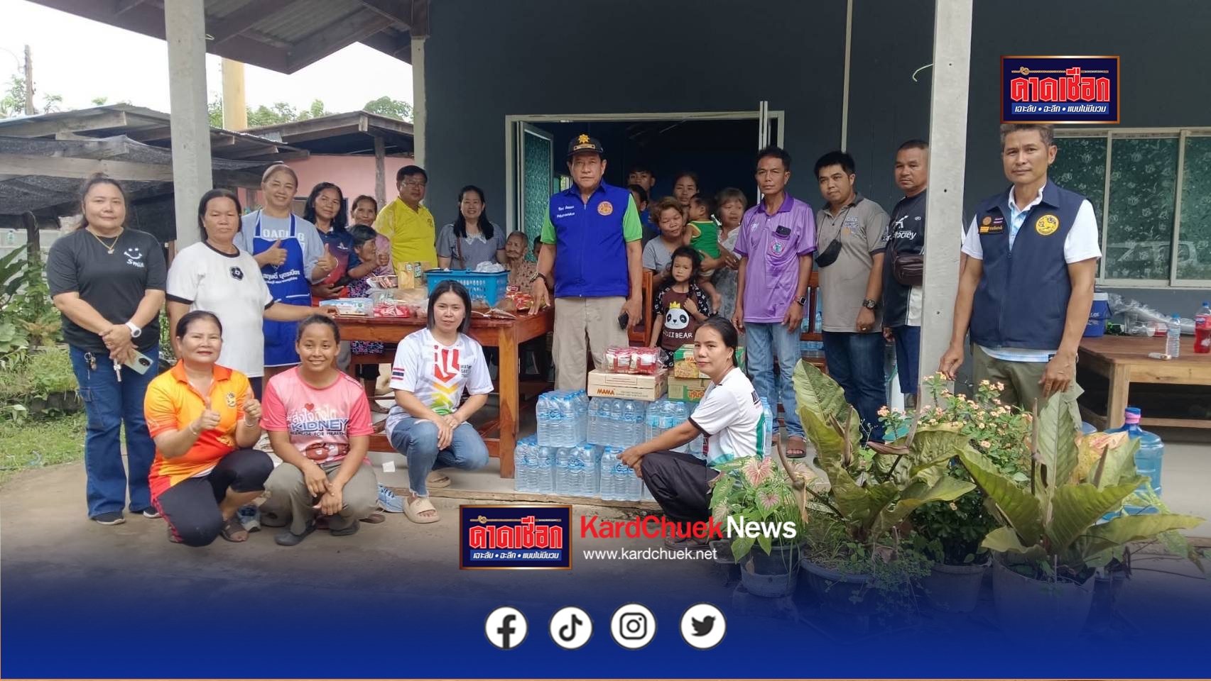 สถานการณ์ ผู้อพยพ จากจังหวัดสระแก้วดึกนี้ทะลัก!ข้ามจังหวัดมาปราจีนบุรีอีก 113คน รวมเพิ่ม 142 คนขณะหมอยาไทยจาก จ.สุรินทร์หมอไทยดีเด่นแห่งชาติ 2559 ผู้ถ่ายทอดองค์ความรู้สมุนไพรหมอยาพื้นบ้านในภูมิภาค จ.สุรินทร์2559 พร้อม นักศึกษาวิทยาลัยการแพทย์แผนไทย ชั้นปีที่4 รวม 4 คน ที่ไปฝึกงาน จ.สุรินทร์มูลนิธิโรงพยาบาลเจ้าพระยาอภัยภูเบศร ในพระอุปถัมภ์ฯรับกลับมาถึงปราจีนฯแล้ว