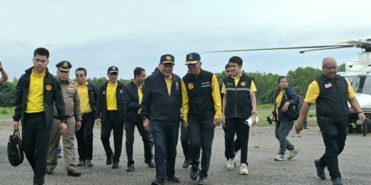 “ภูมิธรรม” และคณะ เดินทางถึงจังหวัดตราด เพื่อปฏิบัติภารกิจติดตามสถานการณ์ชายแดนไทย-กัมพูชา .