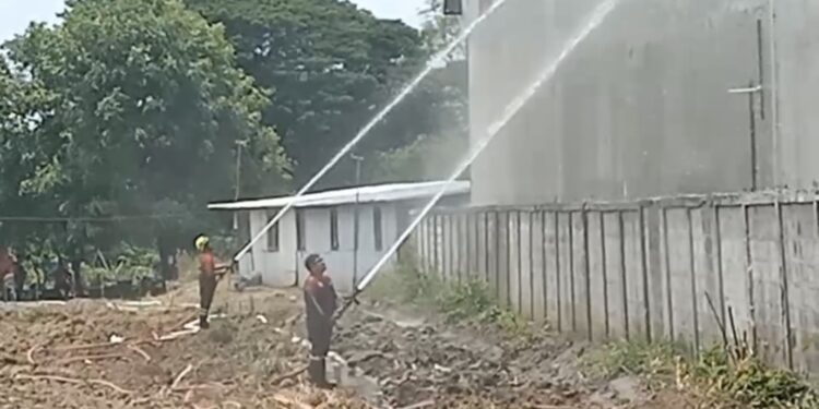 หวิดวอดโรงงานรำข้าวคนงานเร่งขนย้ายรำข้าวกว่า 50 ตันหนีไฟ