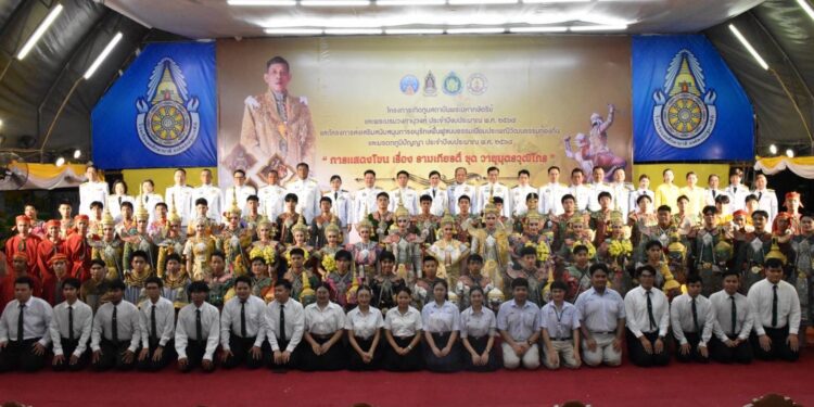 วธ.นครปฐมอนุรักษ์ฟื้นฟูขนบธรรมเนียมประเพณีวัฒนธรรมท้องถิ่นและมรดกภูมิปัญญา แสดงโขน เรื่องรามเกียรติ์ ชุด วายุบุตรวุฒิไกร