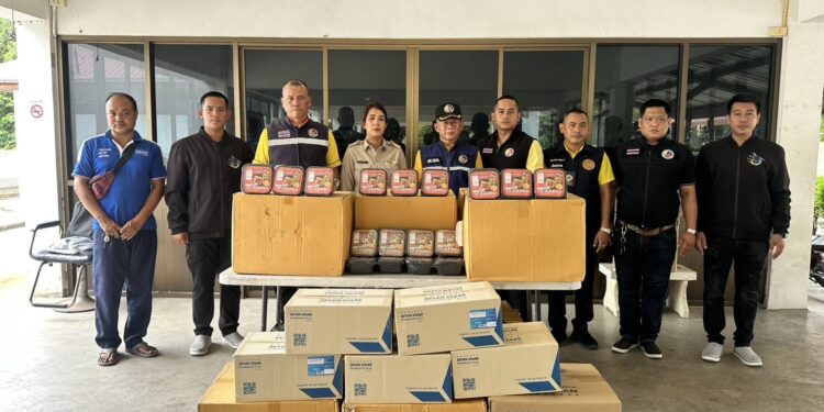 ผู้ประกอบนครปฐมส่งกำลังใจผ่าน กอ.รมน.นครปฐม มอบ อาหารกึ่งสำเร็จรูป ส่งตรงถึงชายแดน
