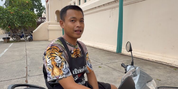 สะเทือนใจ หญิงสวมชุดไทย ขับ SUV ทับร่างคนนั่งในรั้วองค์พระปฐมเจดีย์ ก่อนเดินหาย