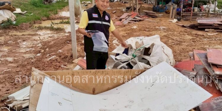 ลักลอบนำกากอุตสาหกรรมจากโรงงานมาทิ้งรายวันไว้ จำพวกกระสอบพลาสติก ถุงพลาสติก ที่ใช้บรรจุเม็ดพลาสติก ลังไม้ และถังเหล็ก เป็นต้น น้ำหนักประมาณ 3 ตันในบริเวณพื้นที่ หมู่ที่ 5 ตำบลบ่อทอง อำเภอกบินทร์บุรี จังหวัดปราจีนบุรี