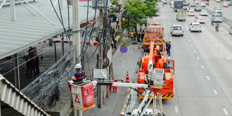 ปักหมุดถนนสวยงาม…ครั้งแรกของ จ.นนทบุรี ทรู คอร์ปอเรชั่น ผนึก การไฟฟ้านครหลวง และภาคีเครือข่าย ลุยจัดระเบียบสายสื่อสารลงดิน ถ.งามวงศ์วาน ตั้งแต่แยกแครายถึงแยกพงษ์เพชร สร้างทัศนียภาพที่สวยงาม เสริมความปลอดภัยของประชาชน