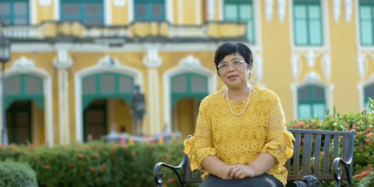 หมอต้อม” เลขามูลนิธิโรงพยาบาลเจ้าพระยาอภัยภูเบศร พร้อมนำพ่อชอย สุขพินิจหมอยาพื้นบ้านออกจากบ้านที่อยู่ในระยะยิงที่ จ.สุรินทร์มาที่ปราจีนบุรี พร้อมยินดีต้อนรับครอบครัวที่ได้รับผลกระทบจากการปะทะ ตามแนวชายแดน เข้าพักฟรีที่ศูนย์สมุนไพรอีสานใต้อภัยภูเบศรมูลนิธิโรงพยาบาลเจ้าพระยาอภัยภูเบศร และ กลุ่มเด็กรักป่า สุรินทร์ ตำบลสำโรง อำเภอเมืองสุรินทร์ รับได้ 20-30 ครอบครัว