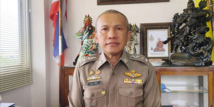 ตม.ปราจีนฯลงตรวจสอบไม่มีบริษัทและ2สาวต่างด้าวชูนิ้วกลางจิ้มธงชาติไทย-เท้าเหยียบซ้ำอยู่ในพื้นที่ จ.ปราจีนบุรี-ในไทย พบใช้โทรศัพท์มือถือเครือข่าย Smart เป็นเครือข่ายใช้ในประเทศกัมพูชาและจับภาพใบหน้าที่ปรากฏบนสื่อโซเชียลตรวจสอบในระบบไบโอเมทริกซ์ไม่ปรากฏว่ามีการเข้ามาในราชอาณาจักรแต่อย่างใด