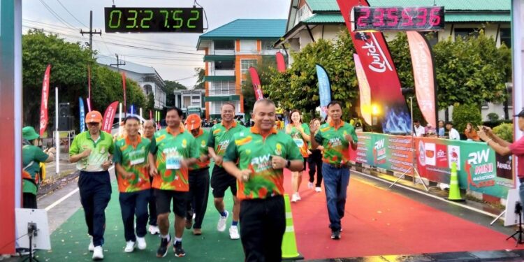 ร้อยเอ็ด : โรงเรียนร้อยเอ็ดวิทยาลัย จัดการแข่งขันวิ่งการกุศล RW MINIMARATHON 2025 ครั้งแรก อย่างยิ่งใหญ่