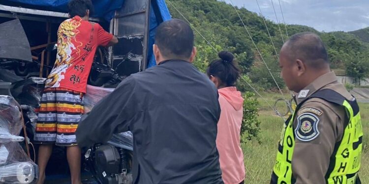 สืบ 6 ร่วมสืบบางรักตามรวบ 2 ผัวเมียขบวนการลักรถจยย.ซุกกระบะตู้ทึบส่งขายตามชายแดน อ้างได้ค่าจ้างส่งคันละ 1,500 บาท