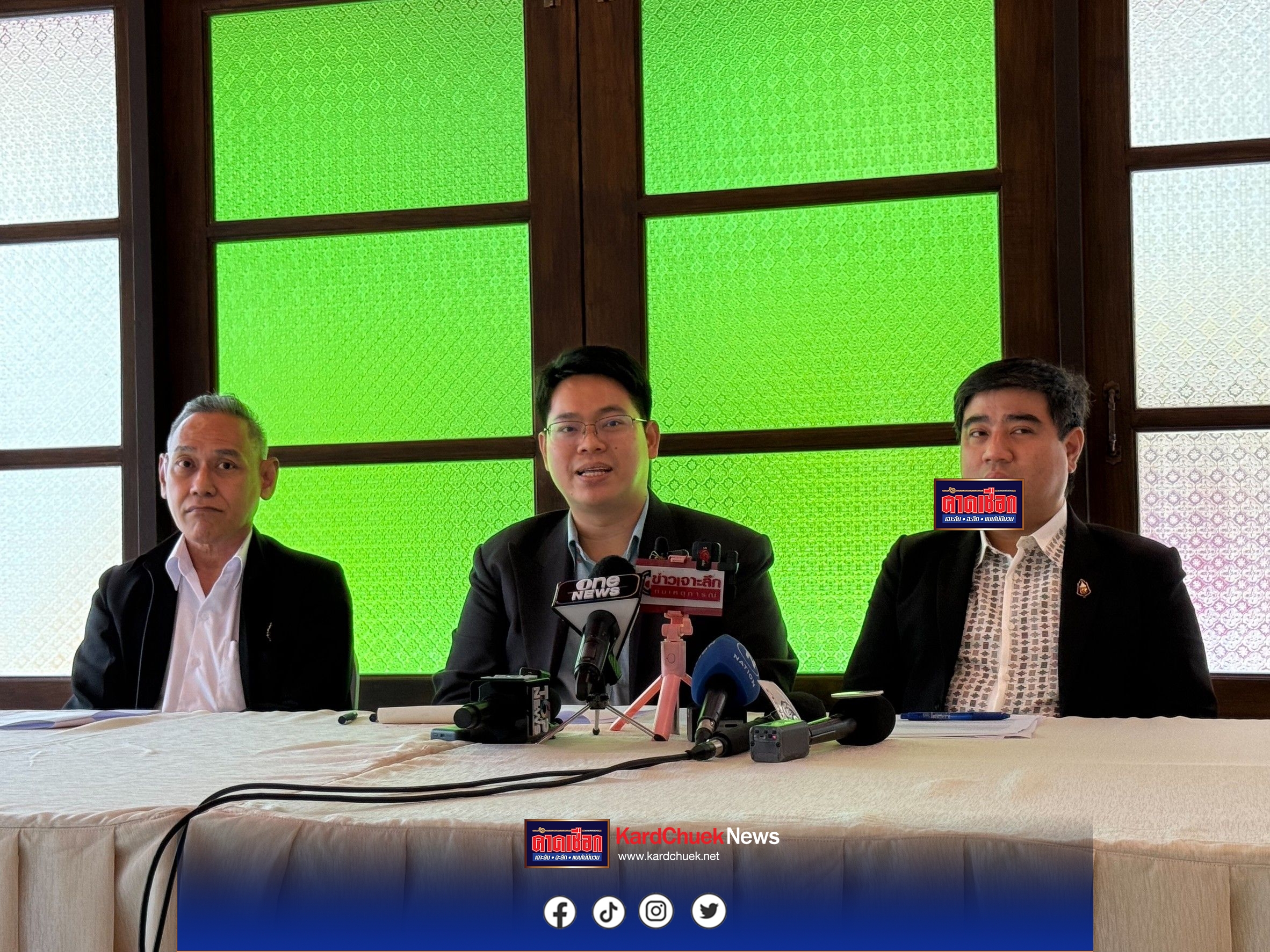 ไวยาวัจกรวัดฝ่ายกฎหมายวัดเครือวัลย์ ตั้งโต๊ะชี้แจงกานดำเนินคดีกับอดีตไวยาวัจกร ยักยอกเงินวัด 56 ล้านบาท ตรวจสอบประวัติย้อนหลัง 10 ปี พบปลอมลายมือชื่อเจ้าอาวาส 240 ครั้ง ด้านเจ้าอาวาสยอมรับเสียใจ ผิดหวังที่ไว้ใจคนใกล้ตัว