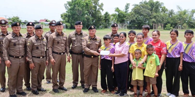 “บิ๊กอ้อ” ตรวจเยี่ยมบำรุงขวัญตำรวจภูธรภาค 3 พื้นที่จ.สุรินทร์ บุรีรัมย์ และโคราช