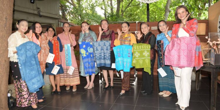 นนทบุรี-การประกวดผ้าลายพระราชทาน “ผ้าลายสิริราชพัสตราภรณ์” งานหัตถกรรมระดับจังหวัด ประจำปี 2568