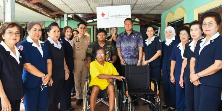 ชลบุรี เดินหน้ากิจกรรมเหล่ากาชาด มอบถุงยังชีพ–ทุนการศึกษา–รถวีลแชร์ เติมรอยยิ้มและโอกาสให้ผู้ยากไร้