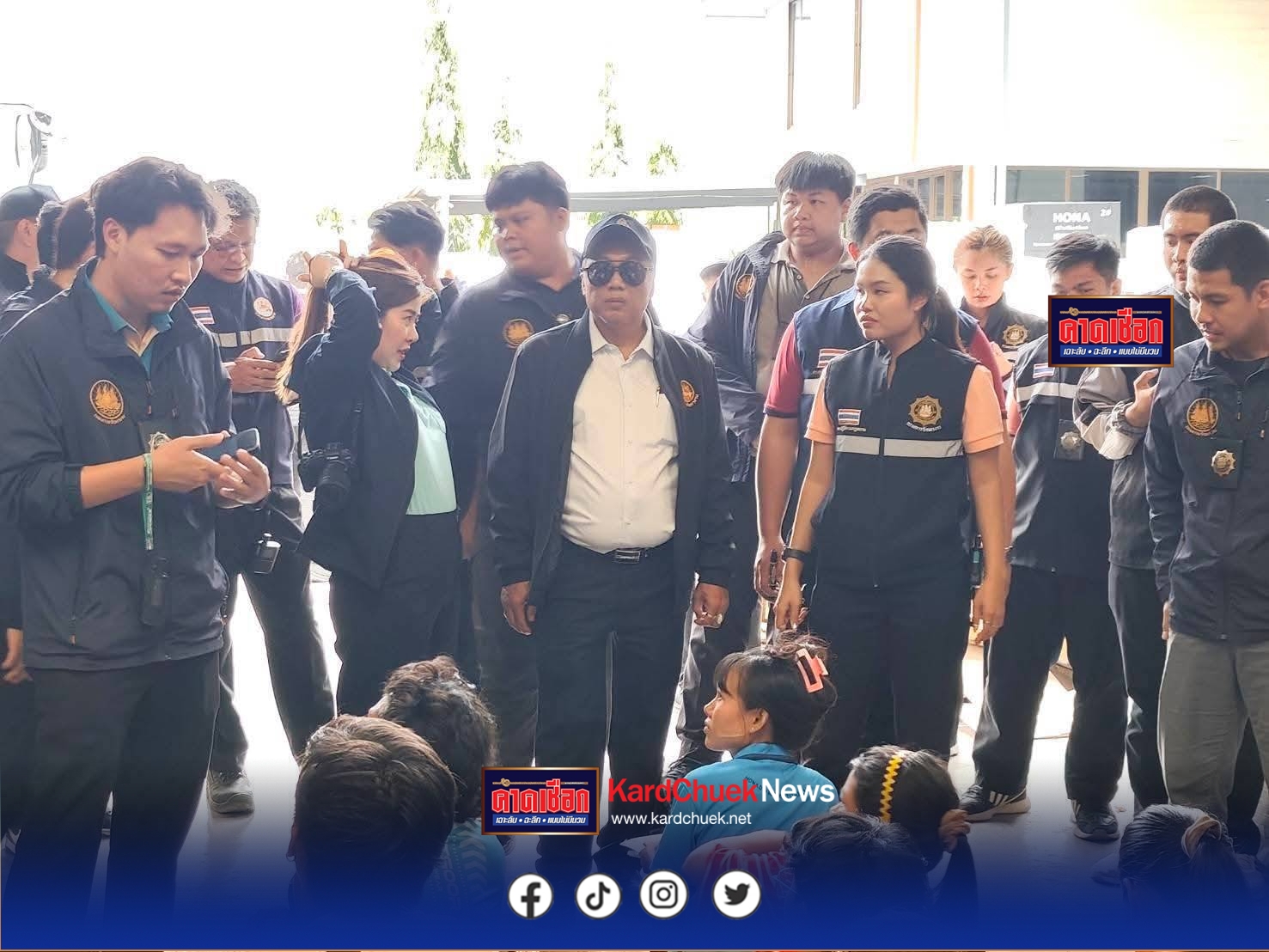 บุกตรวจโรงงานฉีดพลาสติกบ้านบึง พบแรงงานต่างด้าวผิดกฎหมาย 32 ราย ดำเนินคดีทั้งนายจ้างและลูกจ้าง