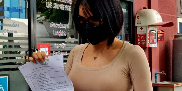 สาวพีอาร์โร่แจ้งความถูกแฟนเก่าตามราวีส่งลูกน้องรุมทำร้าย พ่นสีสเปรย์ด่าใส่รถยนต์ ด้าน ตร.รู้ตัวแล้ว 