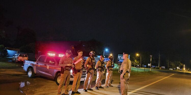 ปราจีนบุรี-หยุดยาว!ฝูงโดรน 8 ลำบินสอดแนมยังบินวนท้าทายเหนือค่ายทหาร “บูรพาพยัคฆ์”ไม่หยุด!