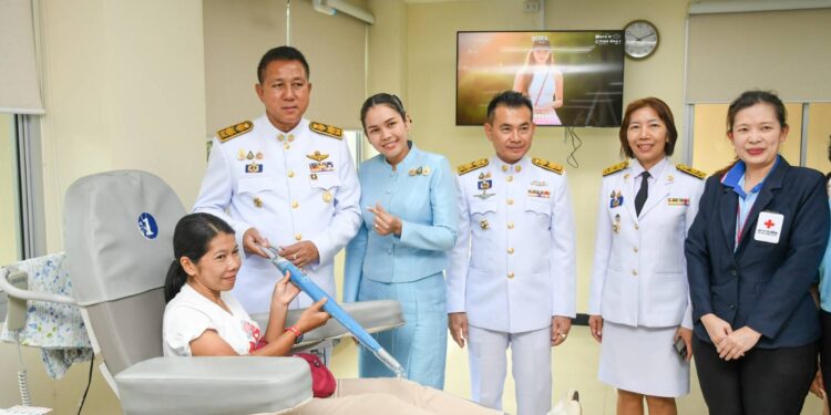 ผู้ว่าฯชลบุรี พร้อมเหล่ากาชาดชลบุรี ร่วมบริจาคโลหิต เพื่อถวายเป็นพระราชกุศลแด่ สมเด็จพระนางเจ้าสิริกิติ์ พระบรมราชินีนาถ พระบรมราชชนนีพันปีหลวง เนื่องในโอกาสวันเฉลิมพระชนมพรรษา 12 สิงหาฯ68