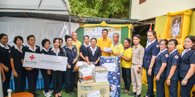 จังหวัดนนทบุรีมอบบ้านตามโครงการเฉลิมพระเกียรติฯ ช่วยเหลือประชาชนในพื้นที่จังหวัดนนทบุรีที่ประสบความเดือดร้อนด้านที่อยู่อาศัย