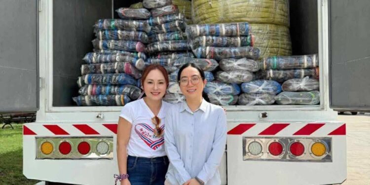 แนวหลังที่เข้มแข็ง” ระดมส่งสิ่งของช่วยกองทัพภาคที่ 2